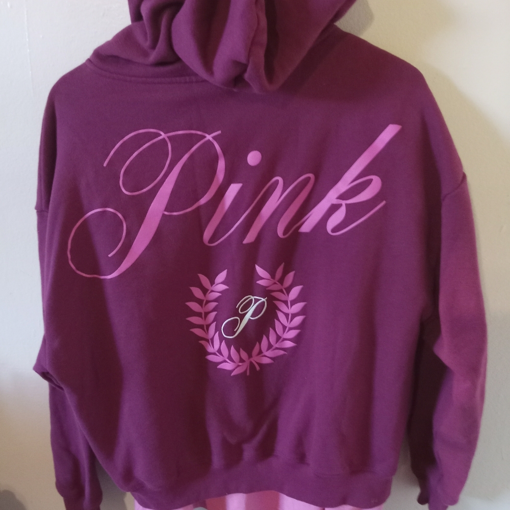 PINK V.S.  SIZE: MEDIUM COLOR: PINK PLUM Purple